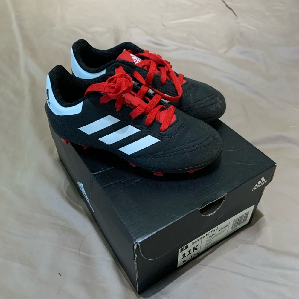 Toddler Adidas soccer cleats, size 11. EUC